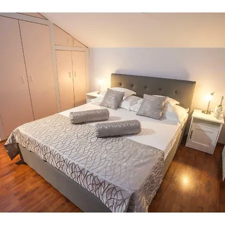 Riva Royal Lounge Split