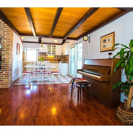 Riva Royal Lounge * Split