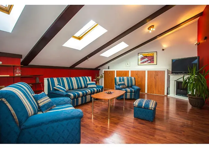 Riva Royal Lounge *
